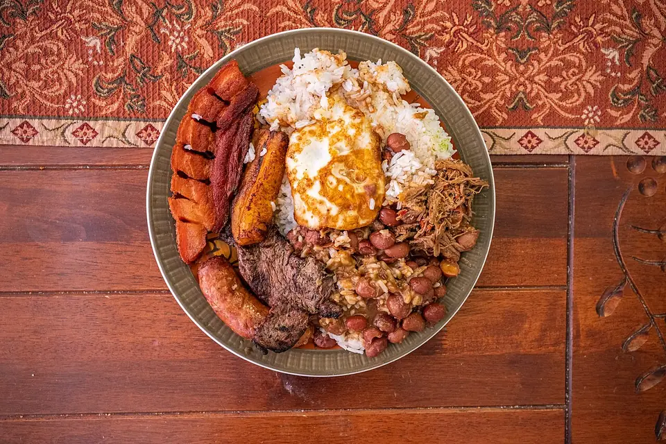 Bandeja paisa en Casa Guayabo, Laureles