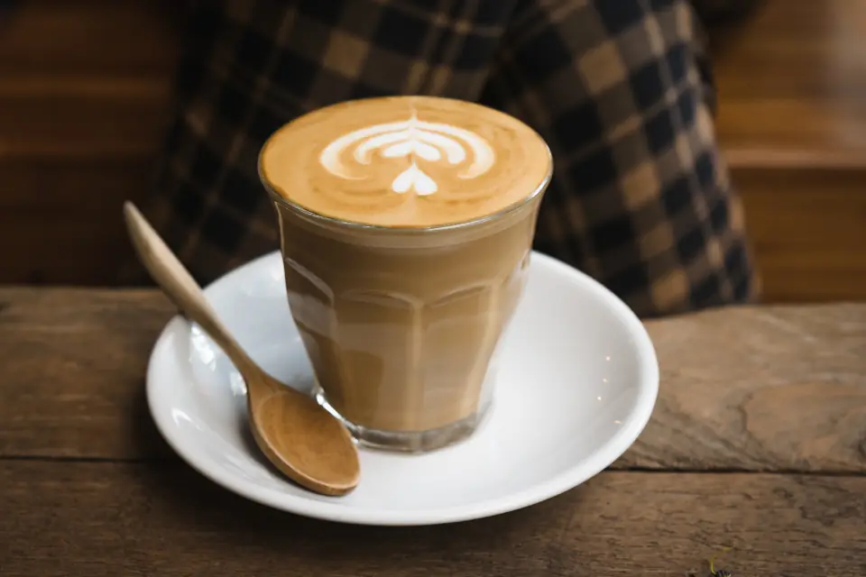Café con leche en Casa Guayabo, Laureles
